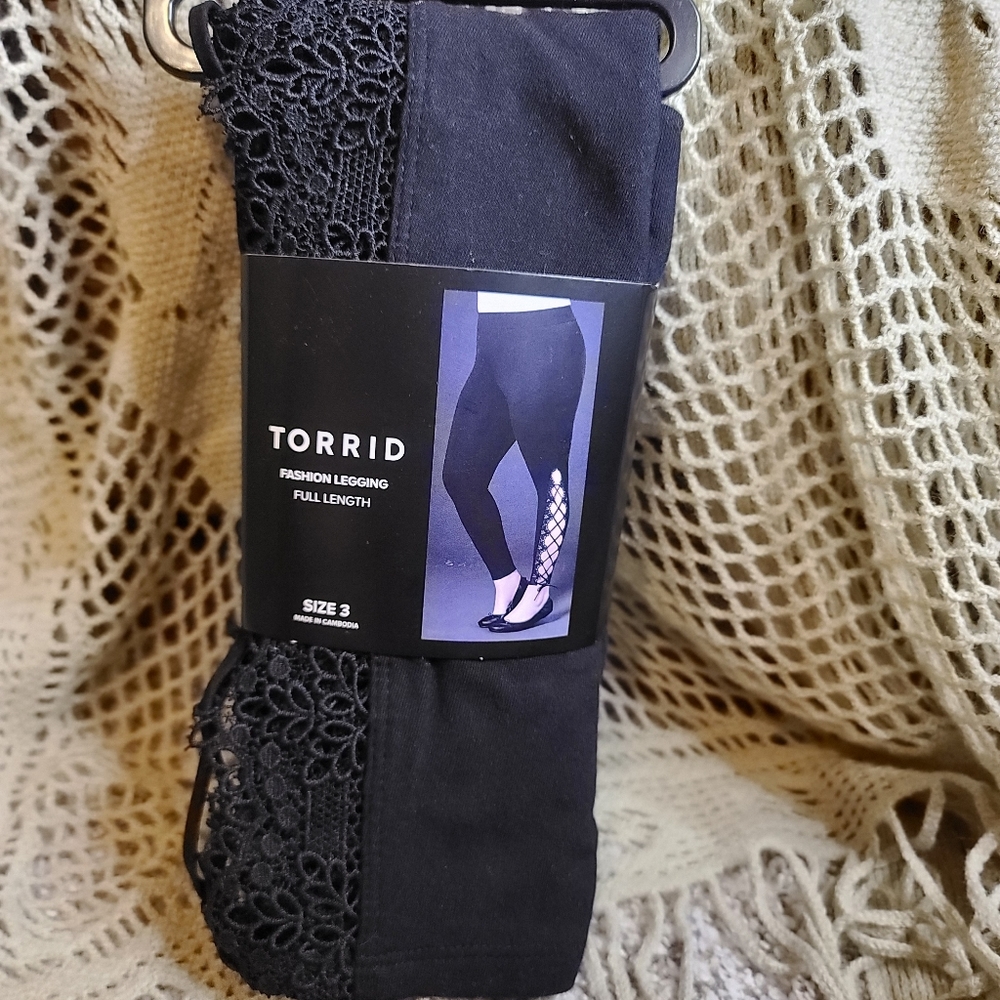 Full Length Torrid lace up side Leggings in size 3